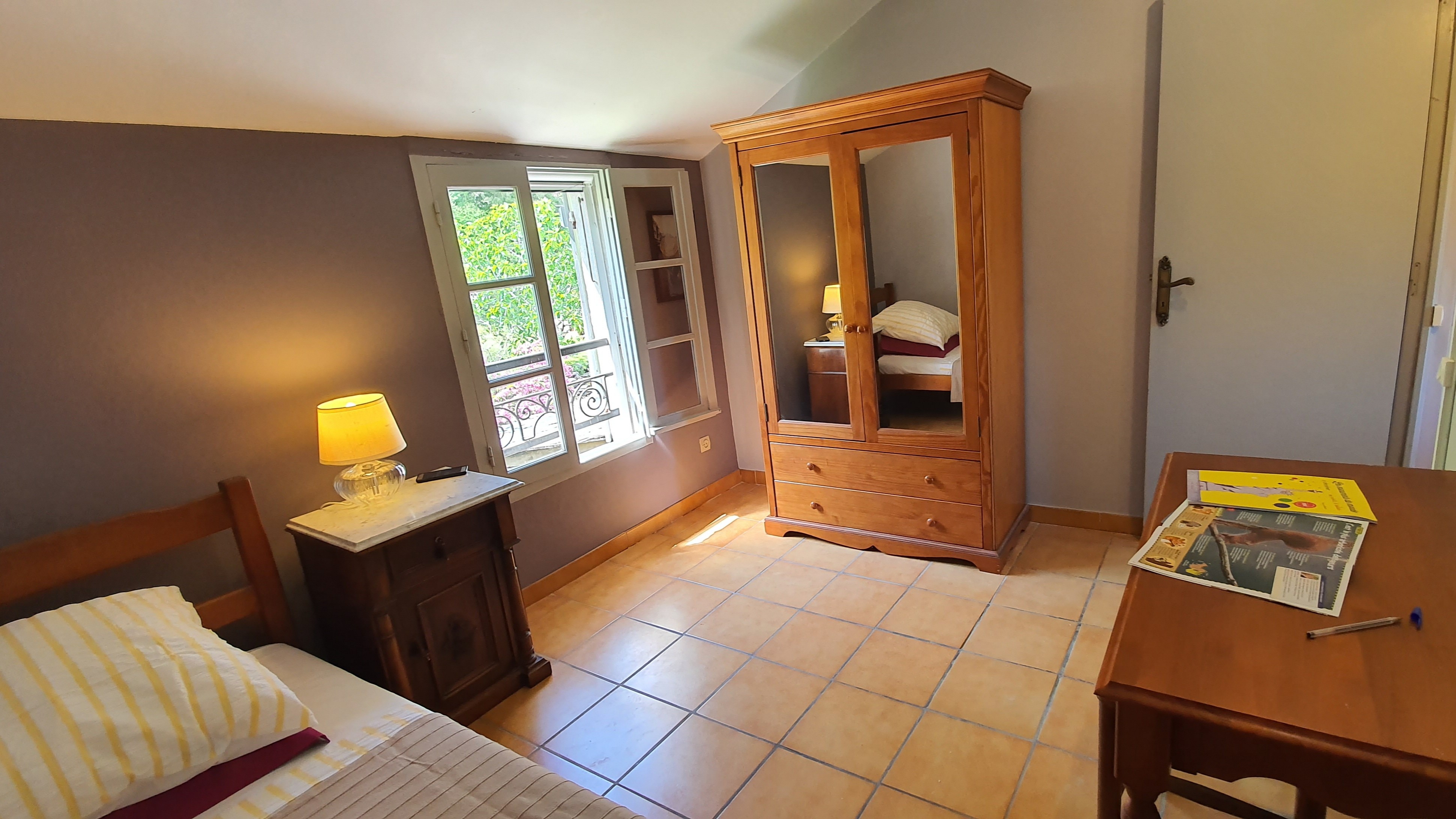 Stella: Chambre 3 personnes (côté 1 pers.)